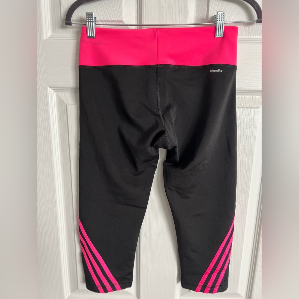 ADIDAS Women's Climalite Sport Gym Leggings Capri Black/ Fuchsia Size M - Picture 2 of 2